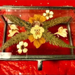 🌸🌼1940’s Pressed Flower Glass box